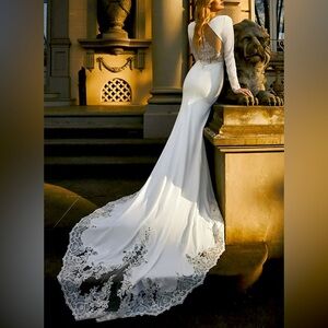 Trumpet/Mermaid Long Sleeves Lace/Elastic Satin Wedding Dress